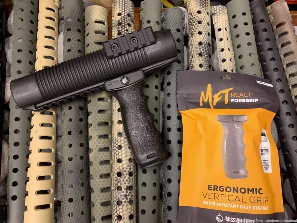 MFT Tactical + Mossberg 500 7 5/8" Forend VERTICAL GRIP w/Finger Grooves